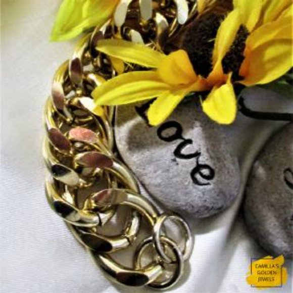 Parisian Golden Chain Bracelet - Picture 4 of 6